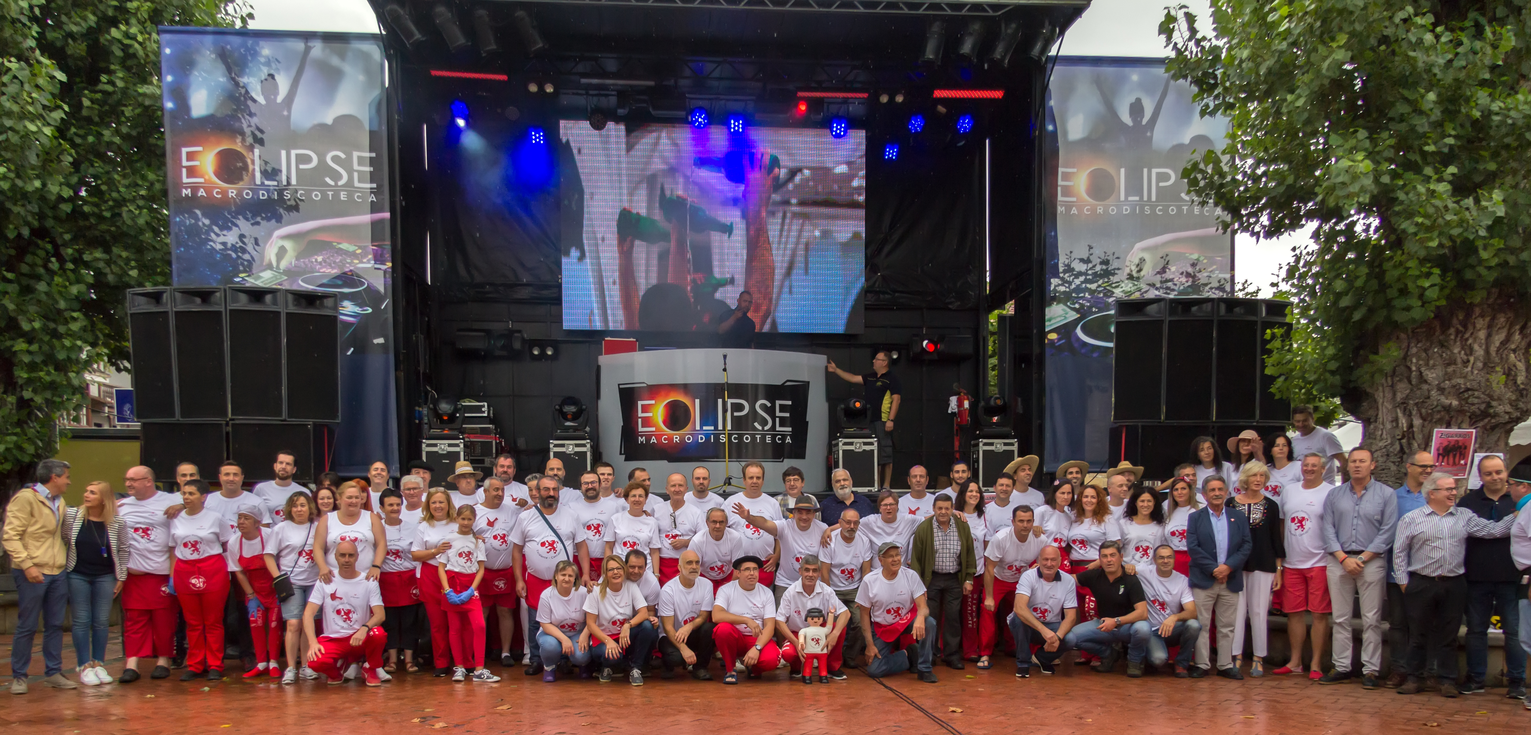 Miembros de la asociación en la fiesta de la sidra de 2019